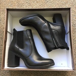 GIANI BERNINI KORMA MEMORY FOAM ANKLE BOOTIES